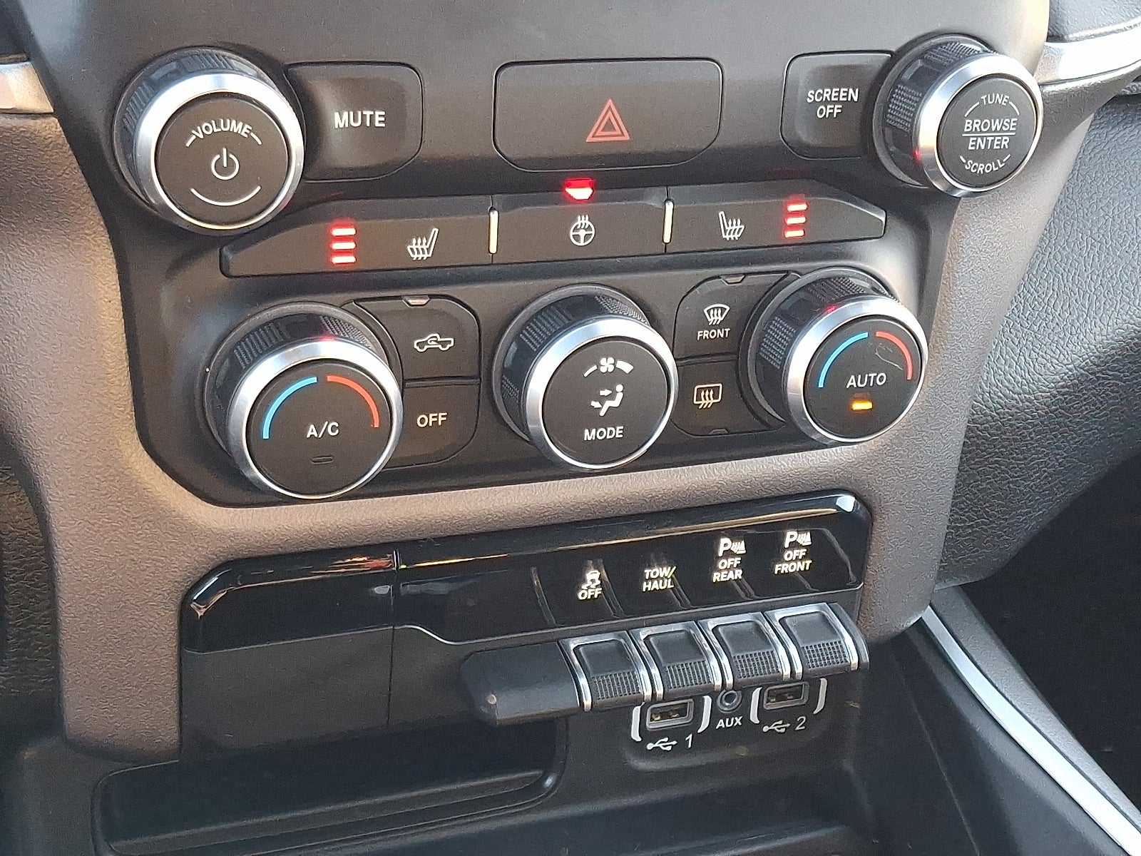 2022 RAM 1500 Big Horn Quad Cab 4x4 6'4" Box