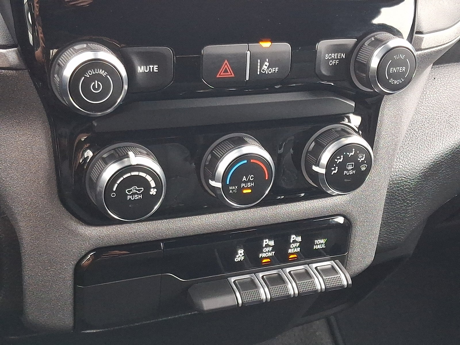 2025 RAM 1500 Tradesman Crew Cab 4x4 5'7" Box