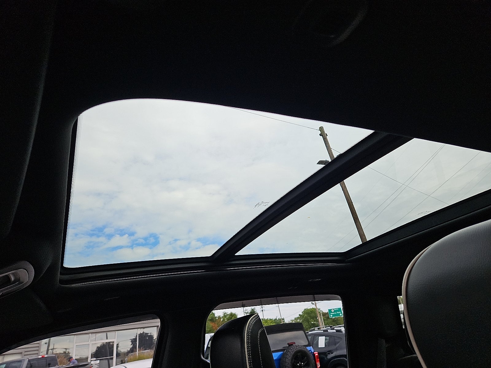 2022 RAM 1500 Laramie Crew Cab 4x4 6'4" Box