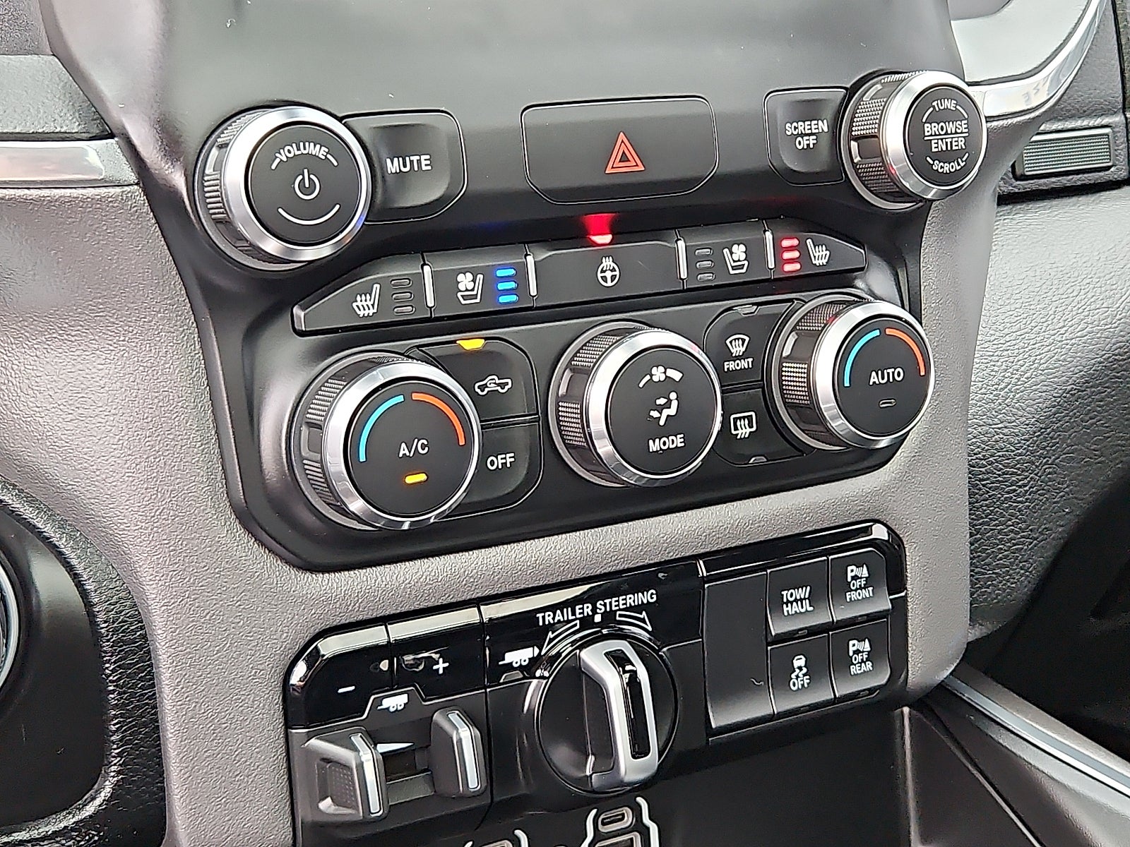 2022 RAM 1500 Laramie Crew Cab 4x4 6'4" Box