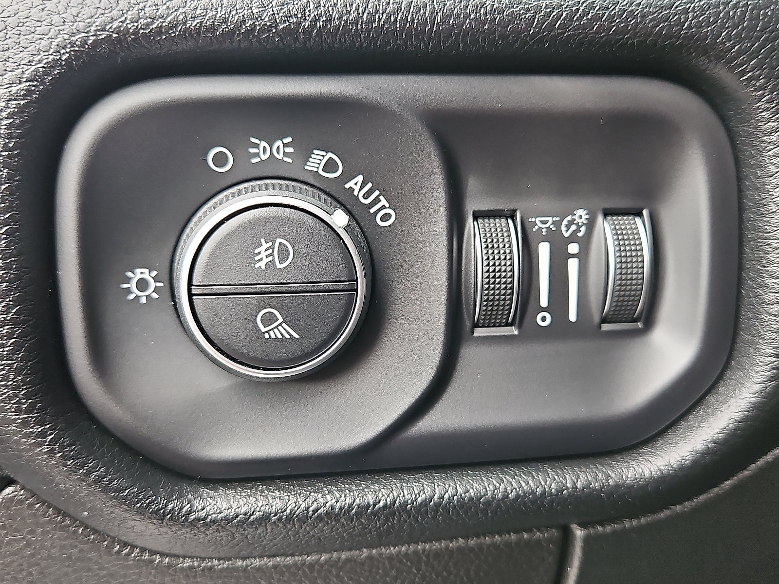 2022 RAM 1500 Laramie Crew Cab 4x4 6'4" Box