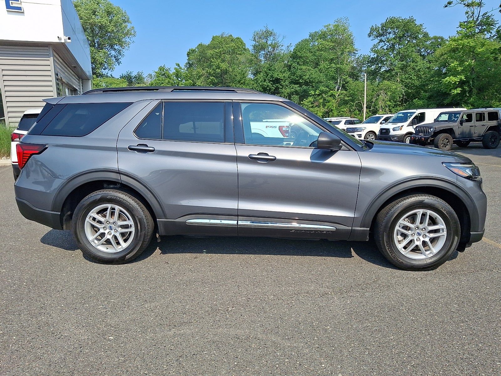2025 Ford Explorer Active