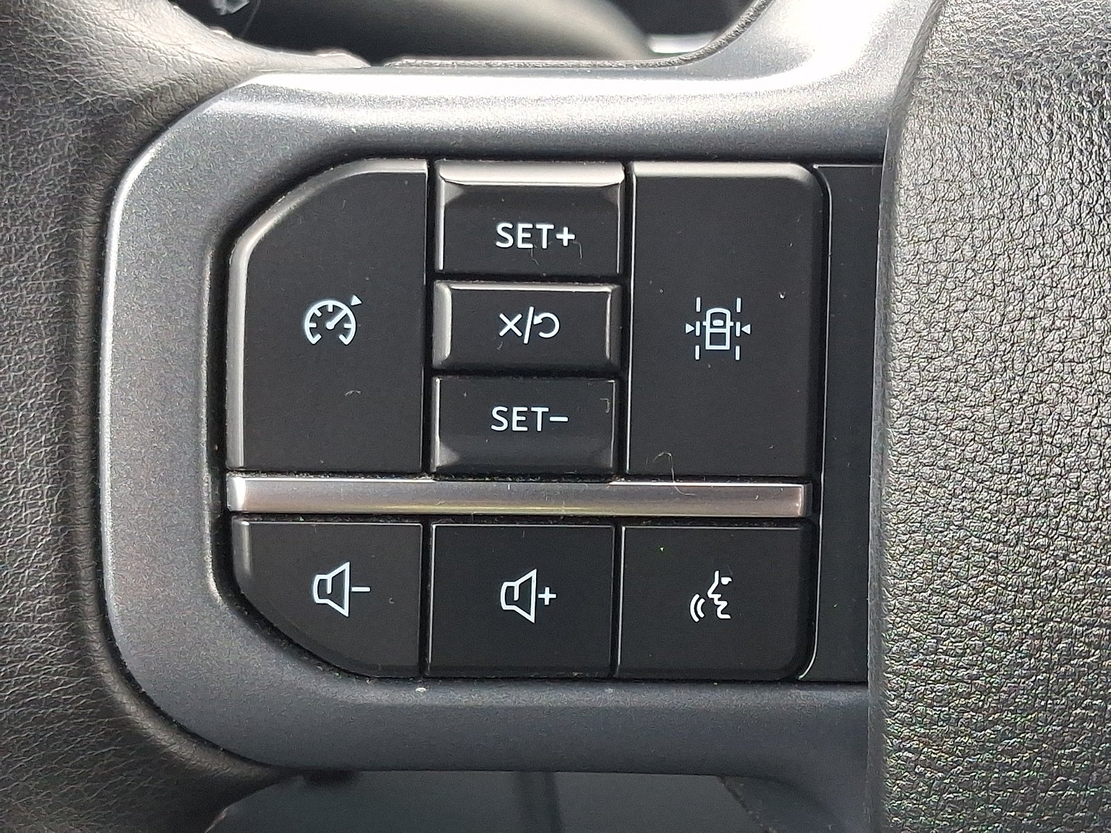 2023 Ford F-150 XLT 5.0 V8
