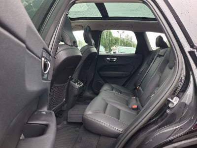 2023 Volvo XC60 B5 Ultimate Dark Theme