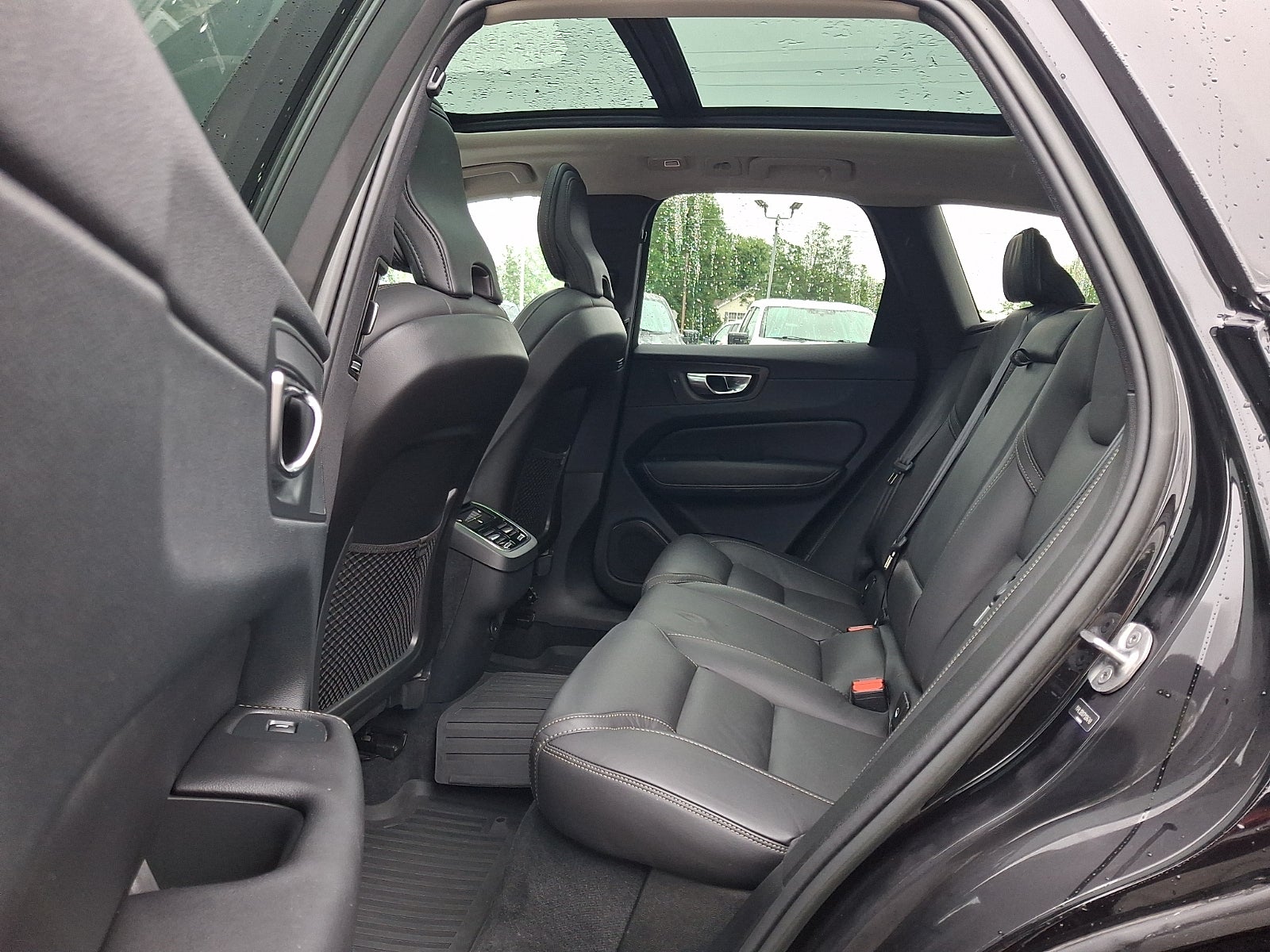 2023 Volvo XC60 B5 Ultimate Dark Theme