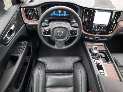 2023 Volvo XC60 B5 Ultimate Dark Theme