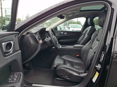 2023 Volvo XC60 B5 Ultimate Dark Theme