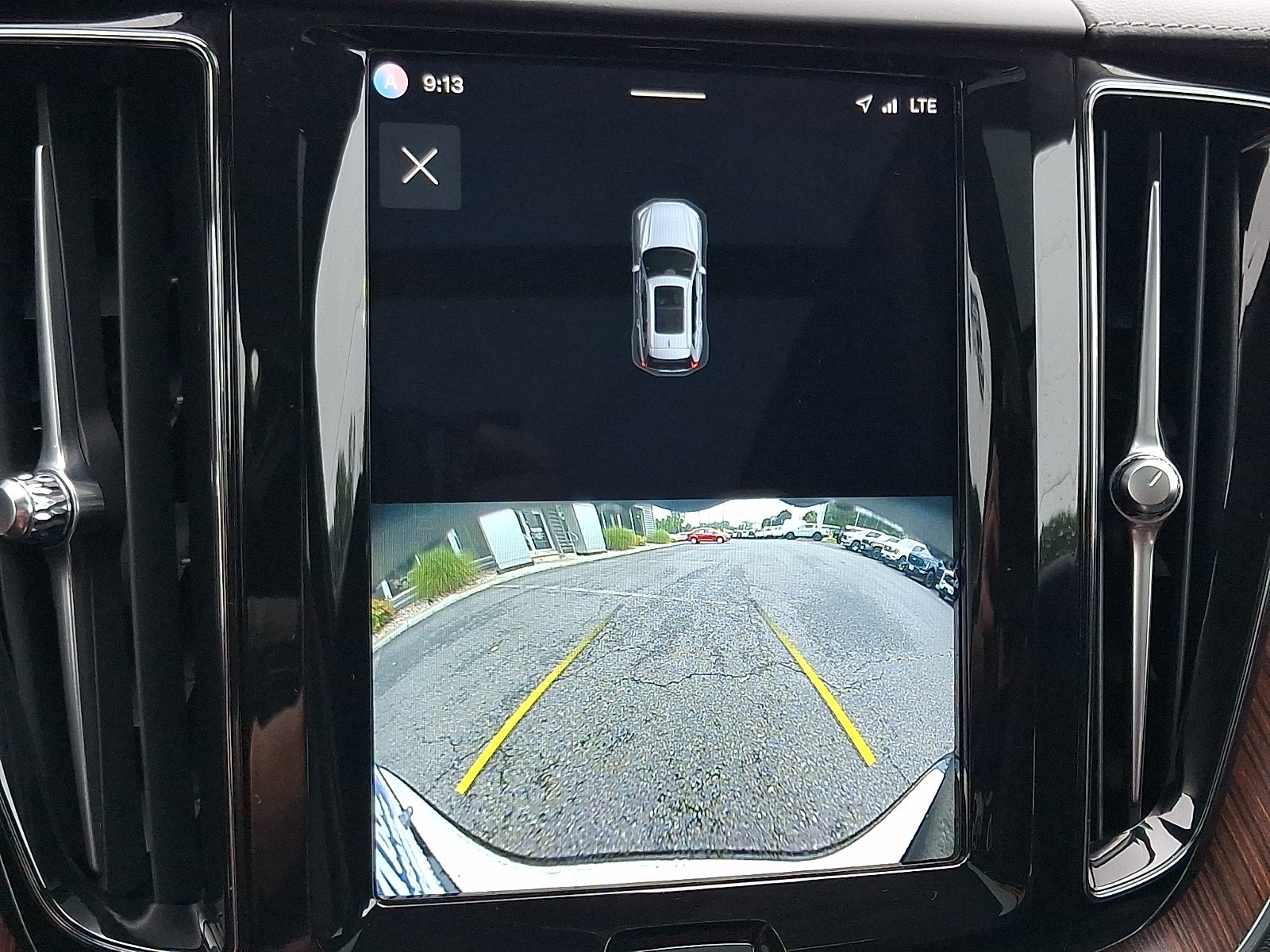 2023 Volvo XC60 B5 Ultimate Dark Theme