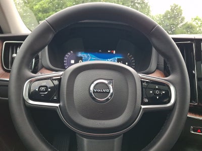 2023 Volvo XC60 B5 Ultimate Dark Theme