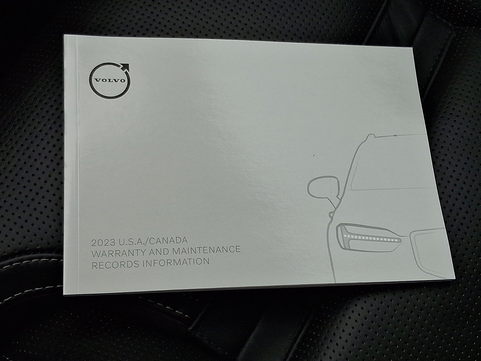 2023 Volvo XC60 B5 Ultimate Dark Theme