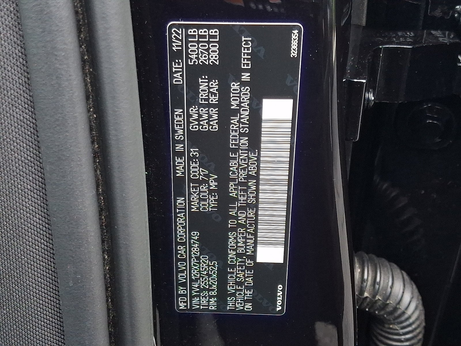 2023 Volvo XC60 B5 Ultimate Dark Theme
