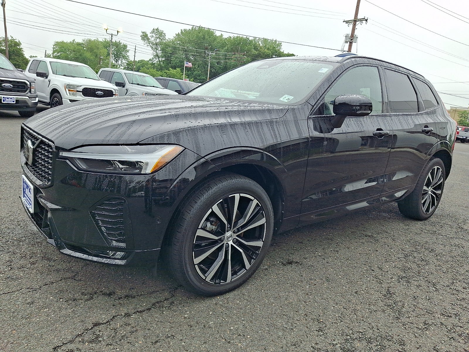 2023 Volvo XC60 B5 Ultimate Dark Theme
