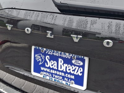 2023 Volvo XC60 B5 Ultimate Dark Theme