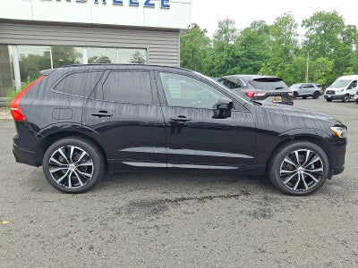 2023 Volvo XC60 B5 Ultimate Dark Theme